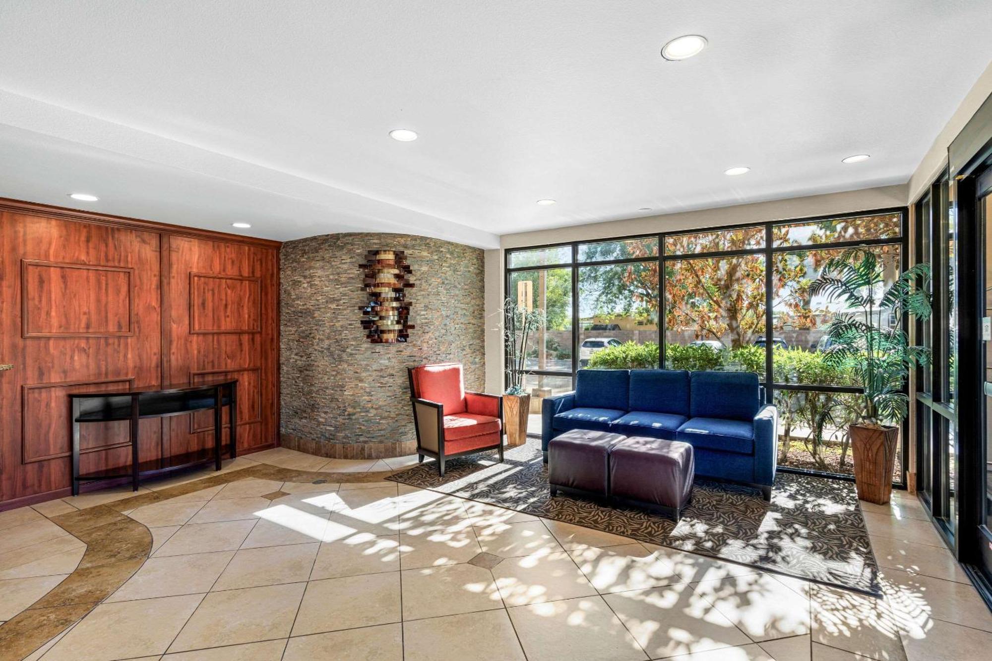 Comfort Suites Vacaville-Napa Valley Area Exteriér fotografie